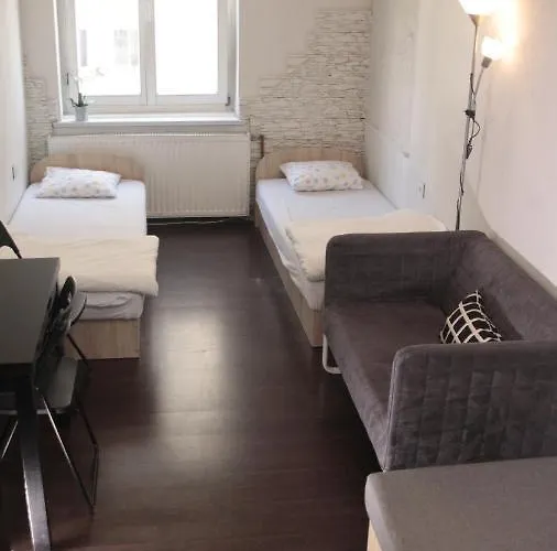 Pit Stop אכסניה *