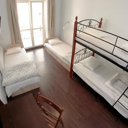 Hostel Pit Stop Πόζναν